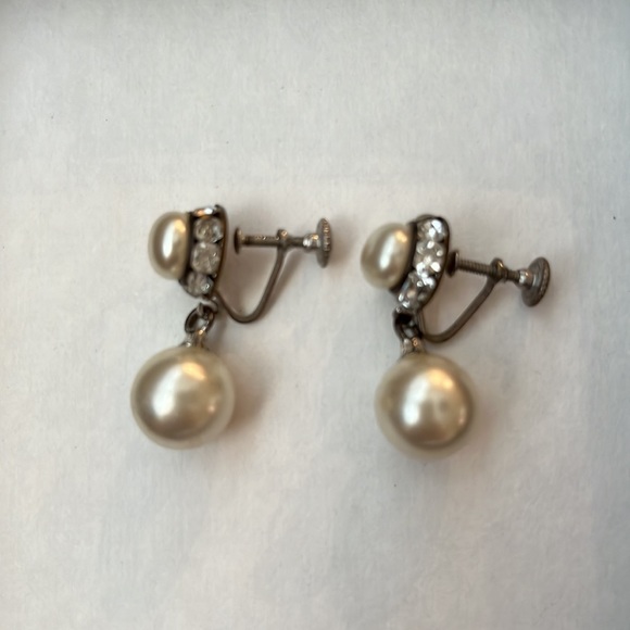 Vintage Jewelry Bundle - 2 pairs screw back earrings & heart necklace - Picture 7 of 11